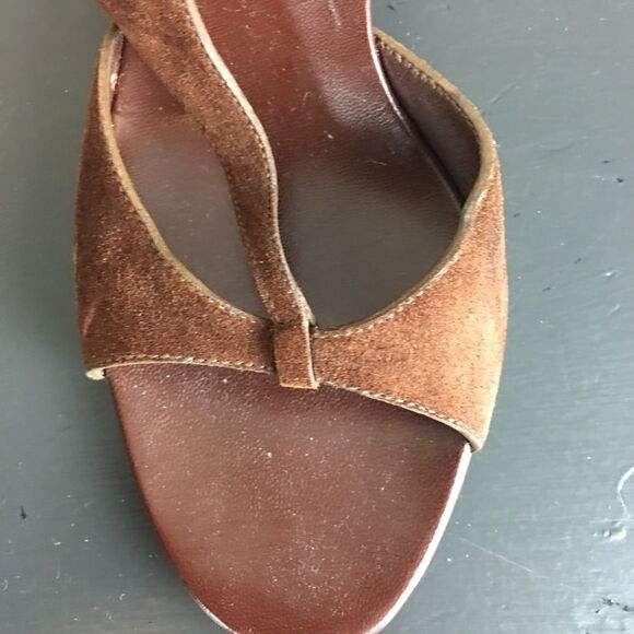 #90 GUCCI BROWN & GOLD SUEDE HEELS - Picture 6 of 9